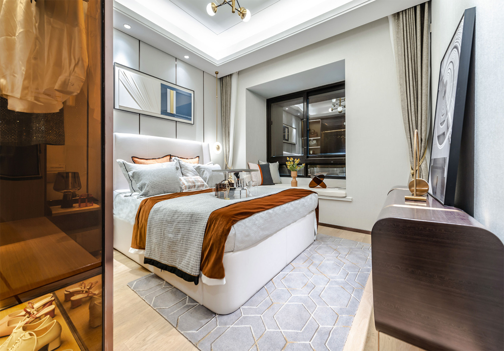 現(xiàn)代輕奢風格室內(nèi)設(shè)計家裝案例-主臥