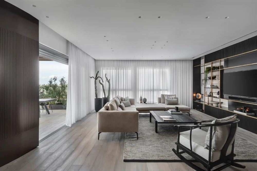 廣州市南沙濱?，B城輕奢風(fēng)格四居室裝修案例