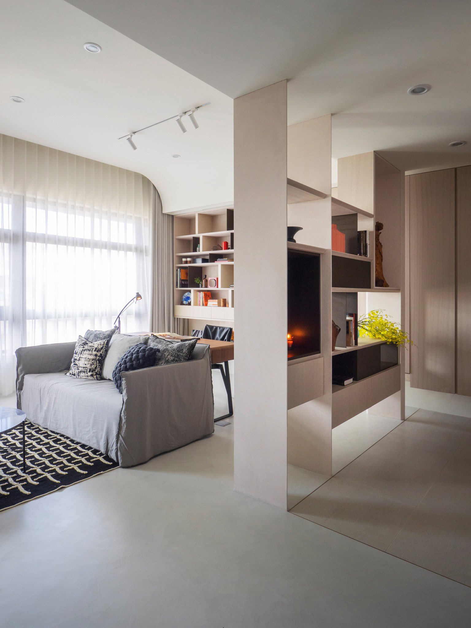 現(xiàn)代混搭風格室內(nèi)設計家裝案例-玄關(guān)柜