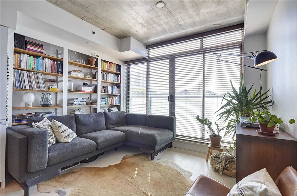 惠州市保利陽(yáng)光城現(xiàn)代簡(jiǎn)約風(fēng)格三居室裝修案例