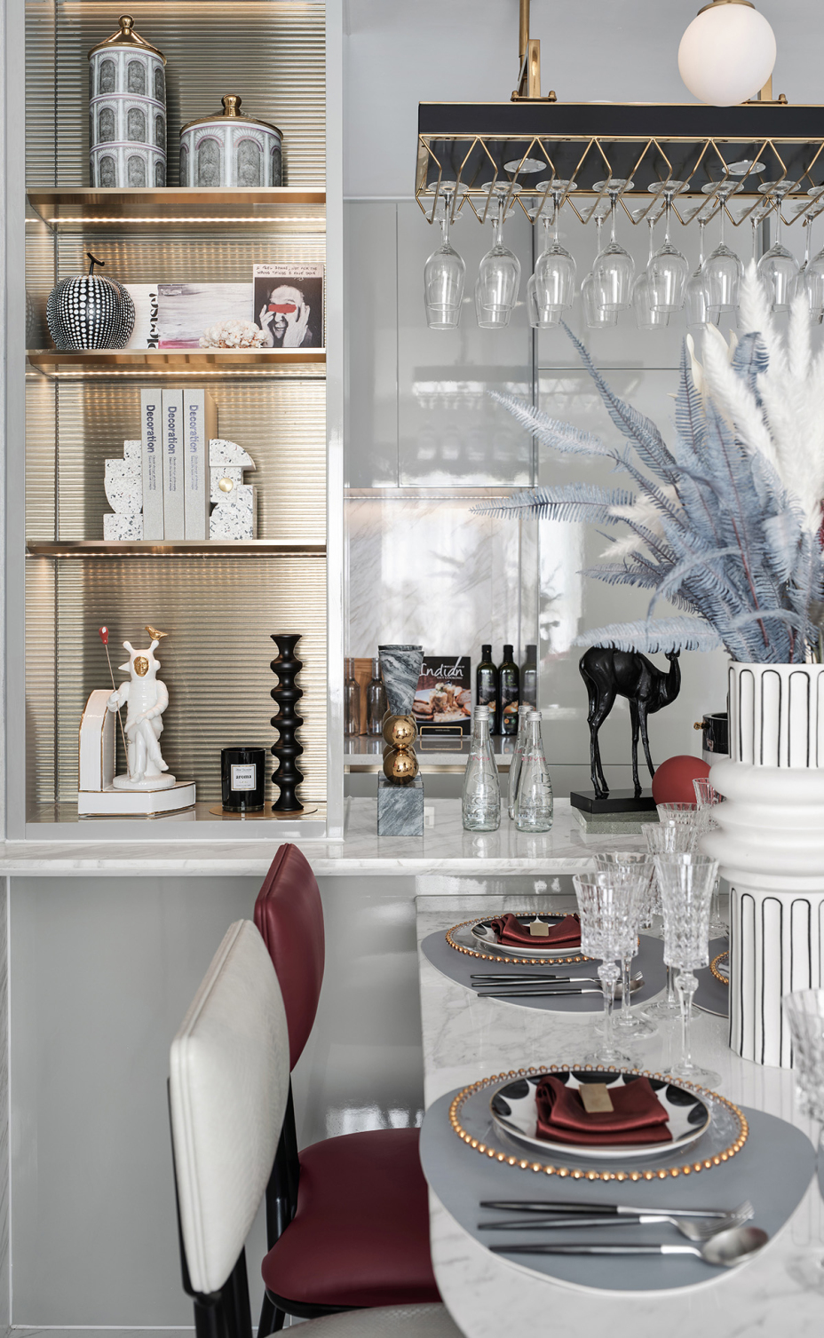 輕奢風格室內(nèi)家裝案例效果圖-餐廳餐邊柜