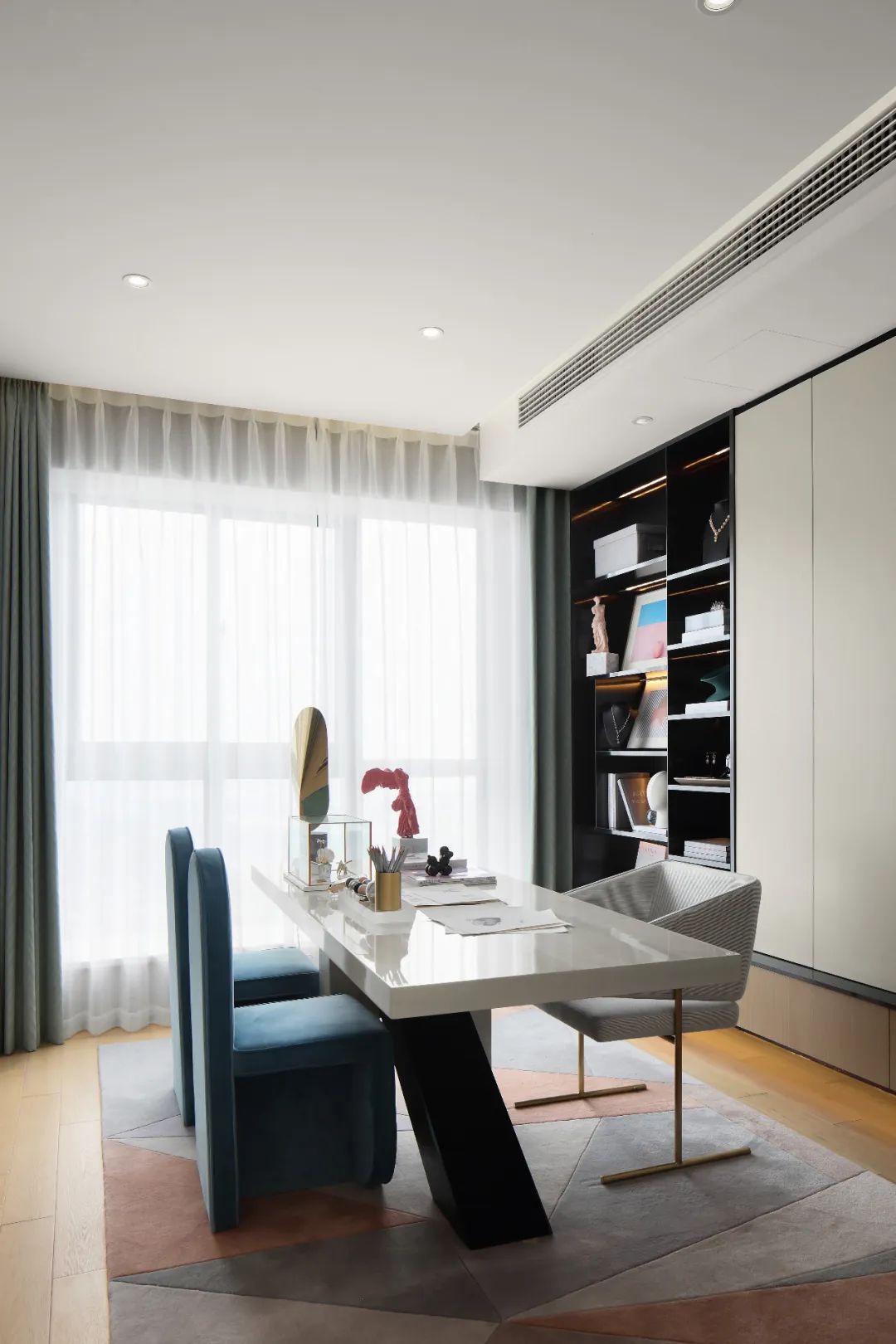 現(xiàn)代輕奢風格室內設計家裝案例-書房