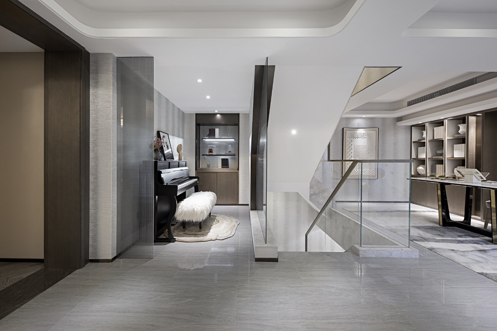 現(xiàn)代輕奢風(fēng)格別墅室內(nèi)設(shè)計家裝案例-樓梯間