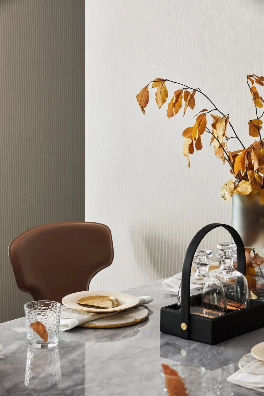 輕奢簡約風(fēng)格室內(nèi)設(shè)計家裝案例-餐廳餐桌