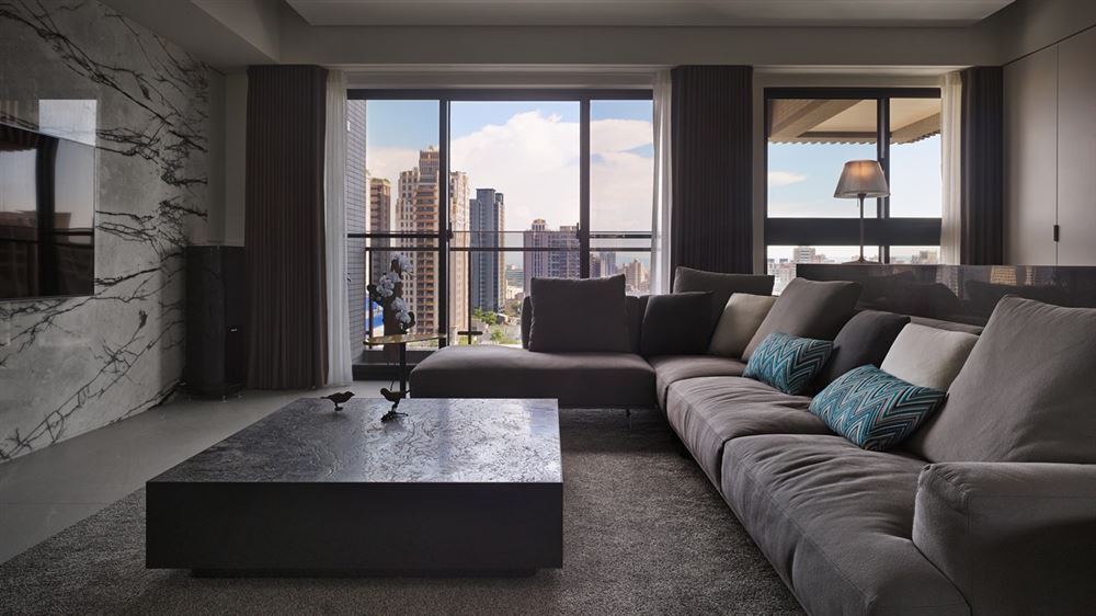 佛山市越秀御湖臺(tái)輕奢風(fēng)格三居室裝修案例